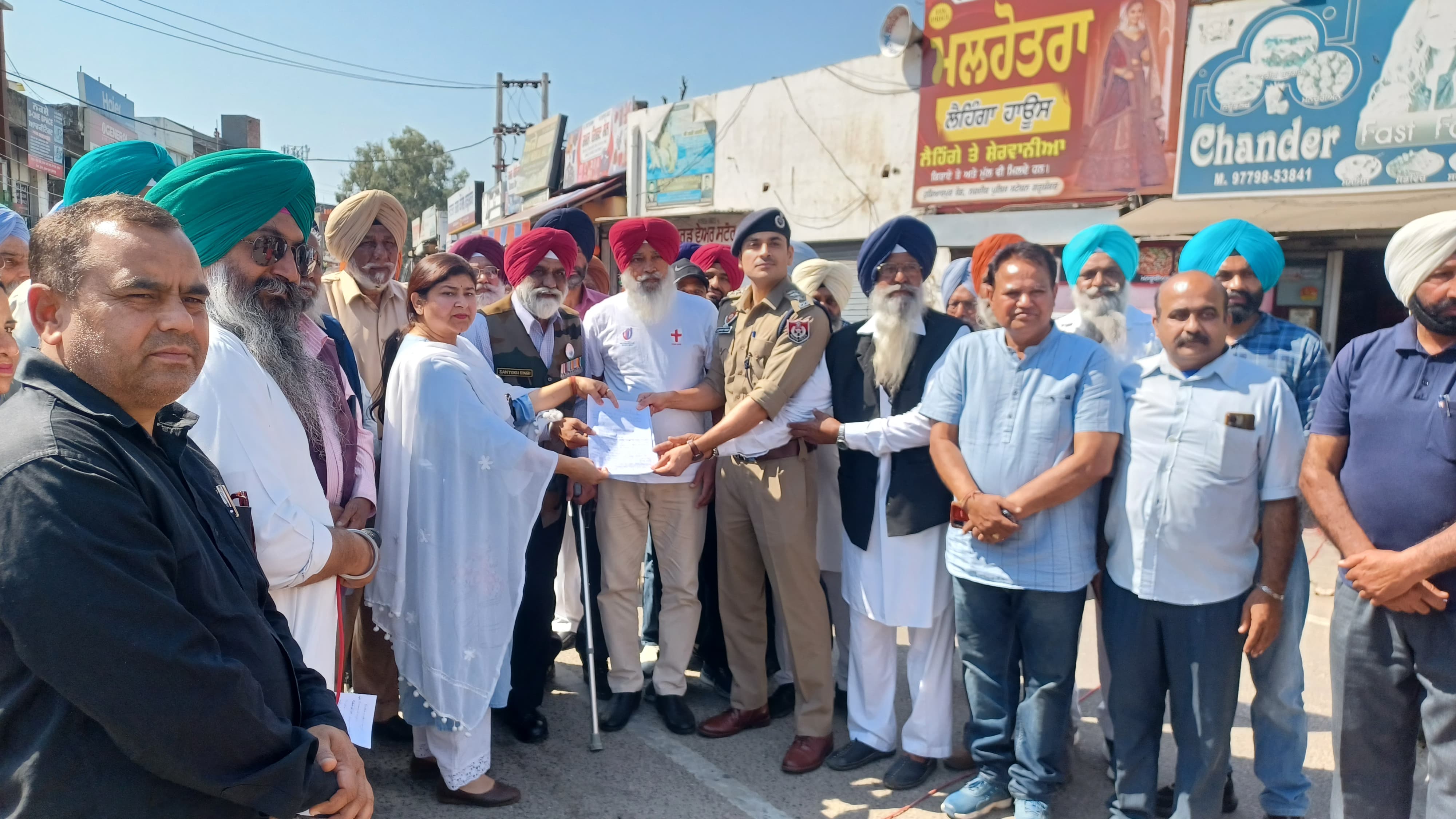 ਦੇਸ਼ ਦੇ ਰਖਵਾਲਿਆਂ ਦਾ ਦੇਸ਼ ਵਿਚ ਅਪਮਾਨ ਨਹੀਂ ਸਨਮਾਨ ਕਰੋ । ਅਸੀ ਦੇਣ ਨਹੀਂ ਦੇ ਸਕਦੇ ਇੰਨਾ ਦਾ: ਸਰਿਤਾ ਸ਼ਰਮਾ